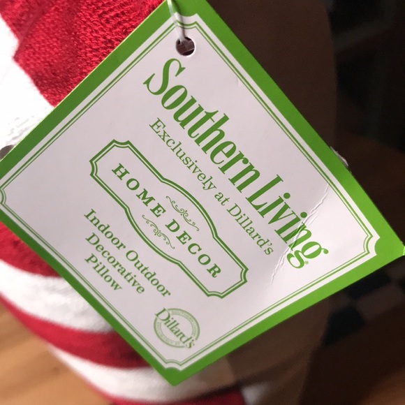 The Outdoor Living Collection by Southern Living American Flag Pillow 🇺🇸 - Picture 12 of 16